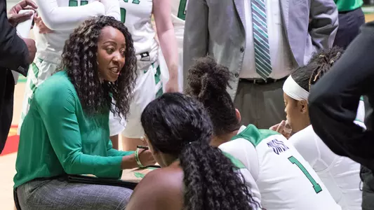 1819_WBB_Huddle4