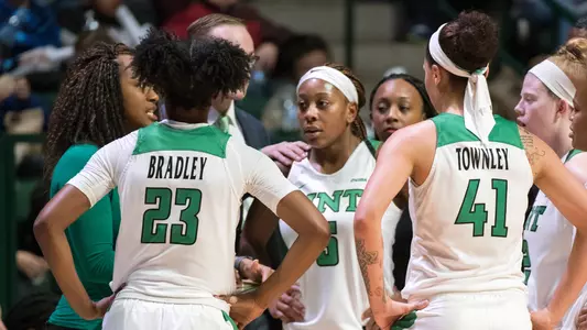 1819_WBB_Huddle7