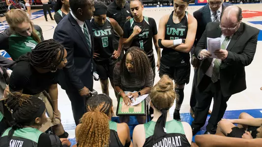 1819_WBB_HuddleSMU