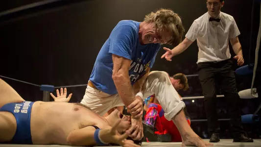 Kevin Von Erich applies the iron claw