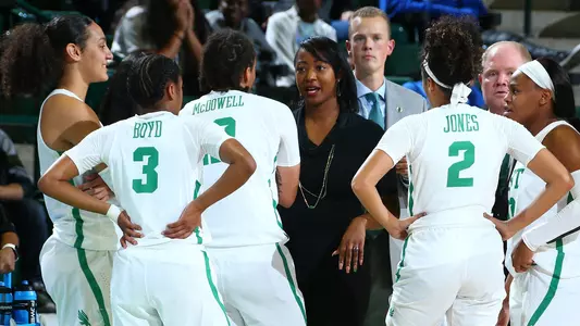 1920_WBB_Huddle2