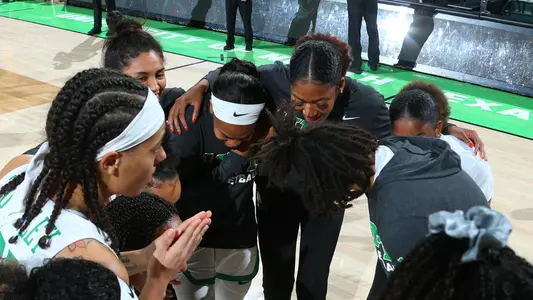 1920_WBB_Huddle