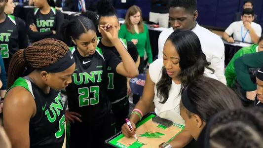 1819_WBB_Huddle19