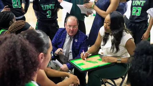 1819_WBB_Huddle19