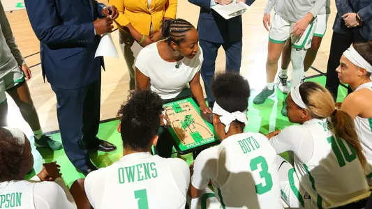 1920_WBB_Huddle10