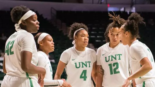 1920_WBB_Huddle8