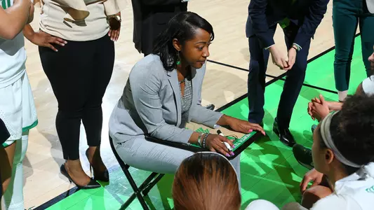 1920_WBB_Huddle16