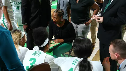 1920_WBB_Huddle15