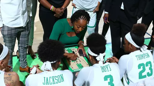1920_WBB_Huddle17