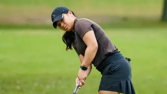 Patricia Sinolungan putting at the 2021 Conference USA Championship