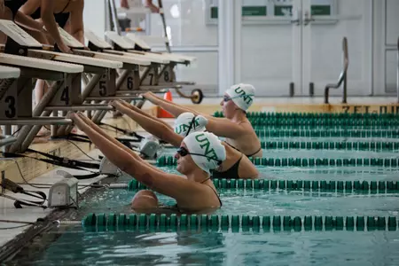 Swimmers at Green vs. White 2022