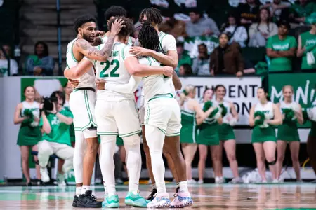 Men's Basketball Huddle