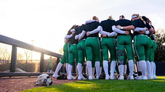 Softball huddles before game against East Texas A&M on Feb. 18