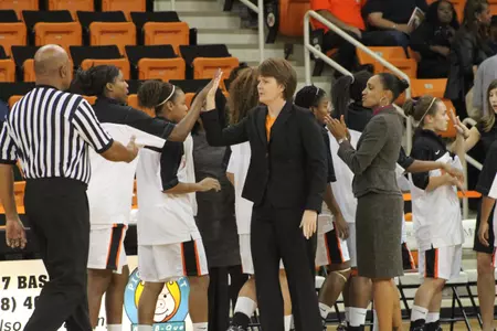 Women's Basketball Defeated by Davidson, 75-60 Image