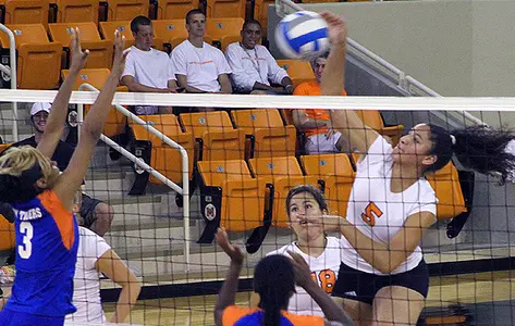Volleyball Sweeps Savannah State, 3-0 Image