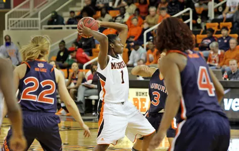 Women's Basketball Falls at Lipscomb, 80-70 Image
