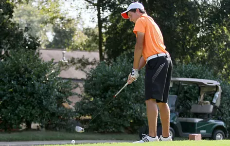 Men's Golf Climbs Standings at John Hayt Collegiate Invitational Image
