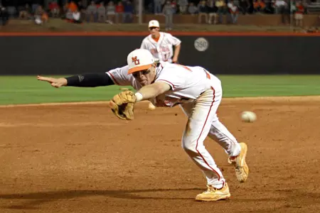 Georgia Hangs on to Defeat Mercer 8-6 Image