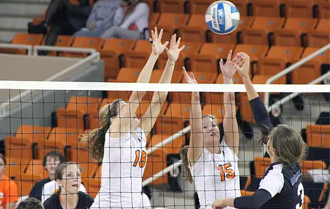 Volleyball Falters at Day Two of Winthrop Classic Image