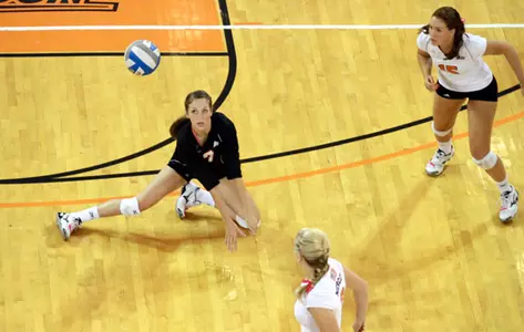 Volleyball Downs Georgia, Earns Saturday Split Image