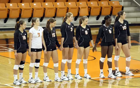 Volleyball Rolls Past Georgia State Image