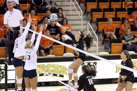 Volleyball Pushes Win Streak to Three Image