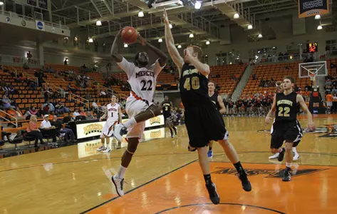 Men's Basketball Stunned by Illinois-Chicago, 62-36 Image