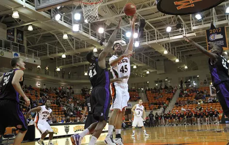Men's Basketball Rolls to 73-46 Win over Furman Image
