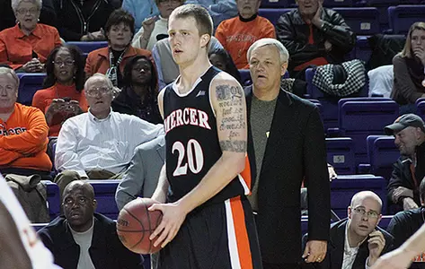 Men's Basketball Edges Kennesaw State for 20th Win Image