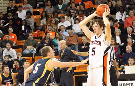 Men's Basketball Clinches No. 2 Seed in Victory Over Lipscomb Image