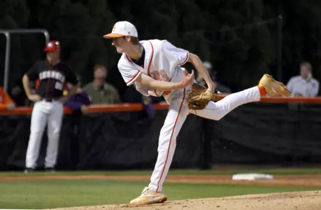 Baseball Squeaks Out 2-1 Series Finale Win over Owls Image