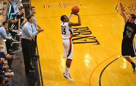 Men's Basketball Cruises to 66-47 Win at North Florida Image