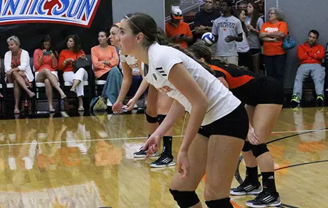Volleyball Edged by Kennesaw State, 3-2 Image