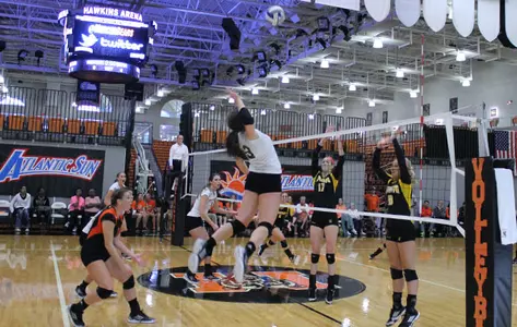 Volleyball Succumbs to Florida Gulf Coast, 3-2 Image