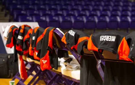 Volleyball Defeated by North Florida, 3-0 Image