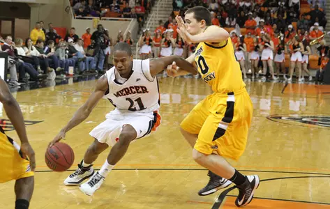 Men's Basketball Falls at Evansville, 89-76 Image