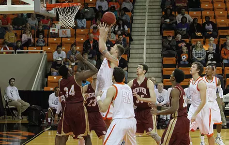 Men's Basketball Tops Denver in Overtime, 64-63 Image