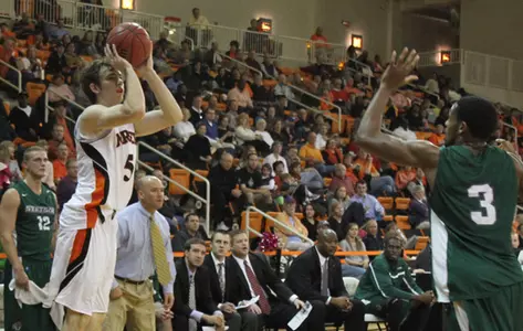 Men's Basketball Tops USC Upstate for Fifth-Straight Win Image