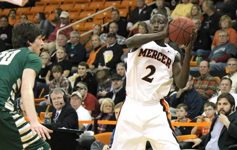 Men's Basketball Edges Jacksonville in Overtime, 67-64 Image