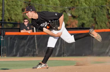 Mercer Bullpen Gives Up Late Lead in 6-4 Loss to Stetson Image