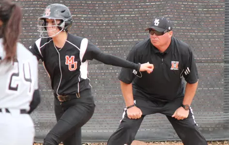 Softball Takes on FGCU in Crucial Conference Series Image