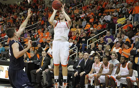 Men's Basketball Outlasts ETSU, 90-77 Image