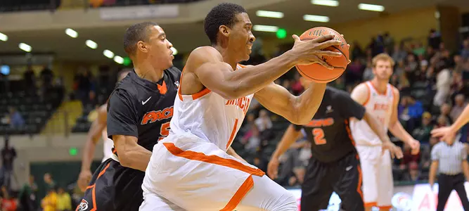Men's Basketball Drops Nail-Biter to Pacific, 55-48 Image
