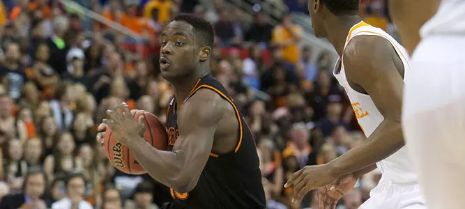 Men's Basketball Sees Comeback Thwarted in 64-54 Loss at Tennessee Image