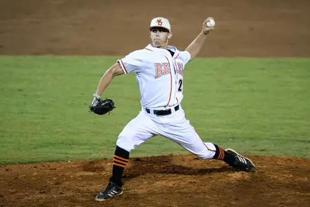 Mercer Stays Perfect with 8-3 Win over Evansville Image