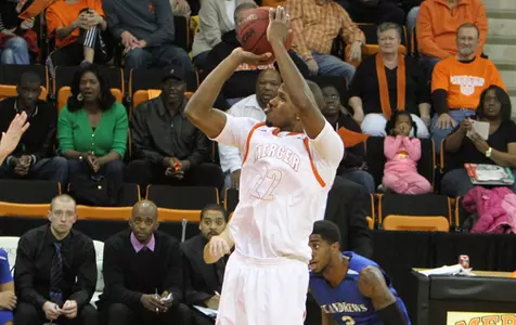 Men's Basketball Clips Owls for Season Sweep of KSU Image