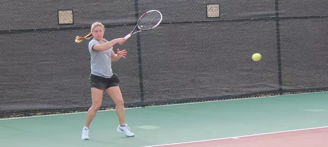 Women's Tennis Falls To Georgia Southern, 5-2 Image