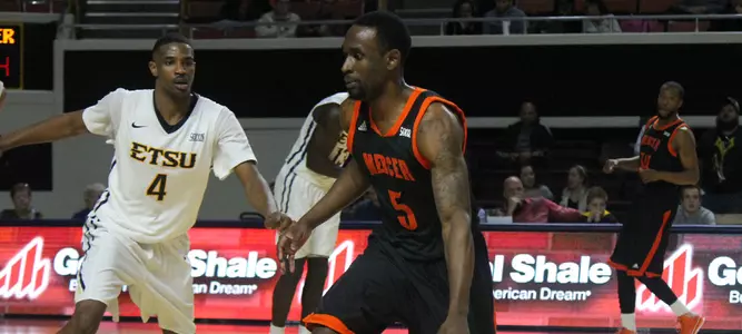 Men's Basketball Edged at ETSU, 71-70 Image