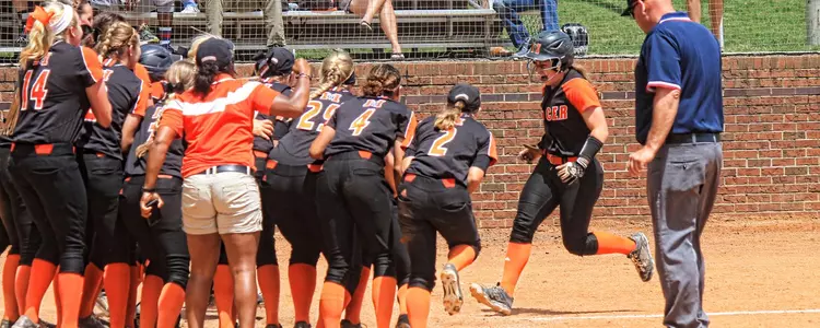 Mercer Softball Wraps Up Fall Season With 6-0 Record Image