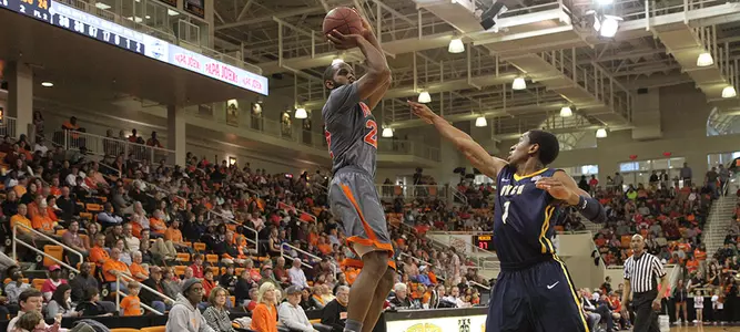 Men's Basketball Sinks UNCG, 55-50 Image